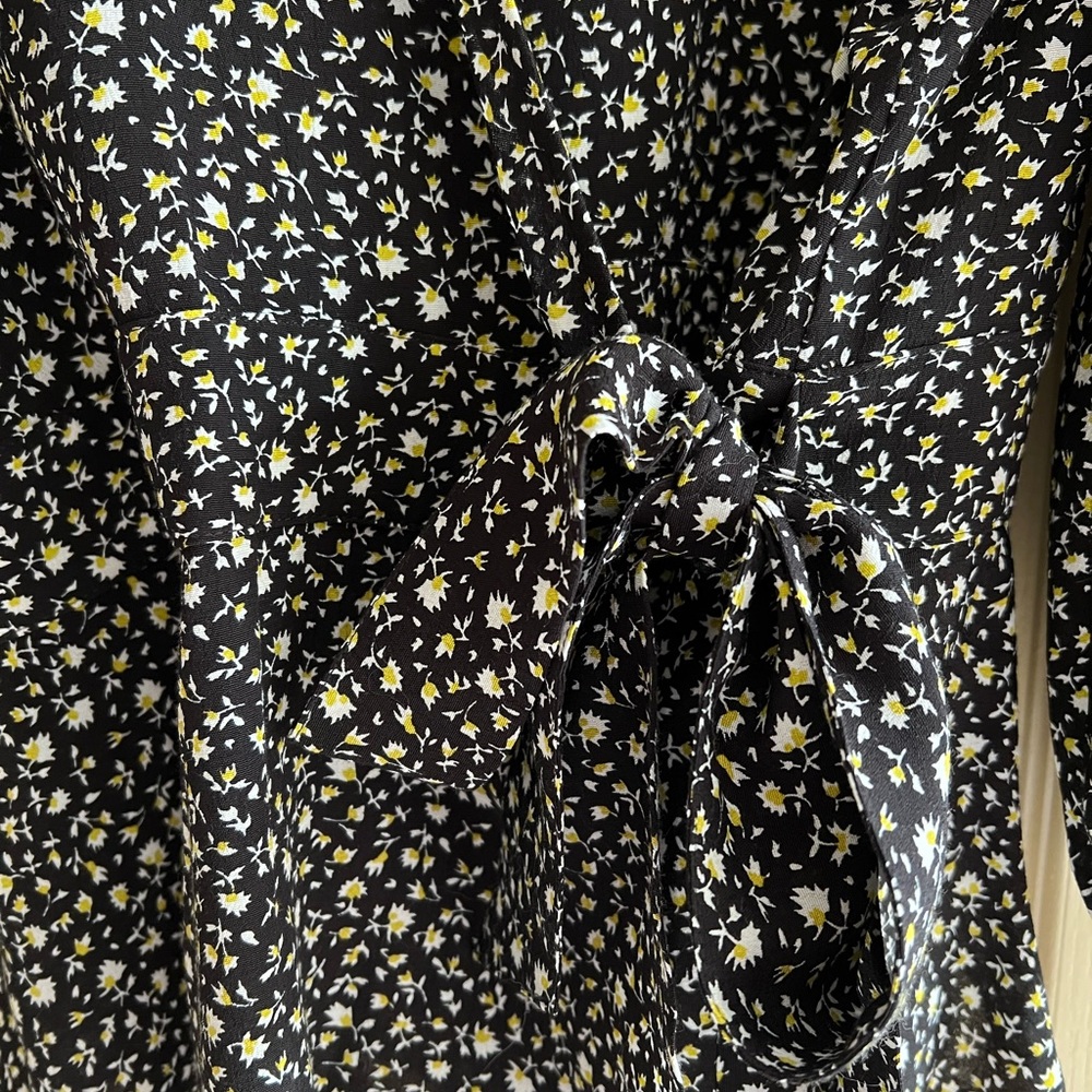 Banana Republic peplum wrap blouse, size L - Picture 2 of 4